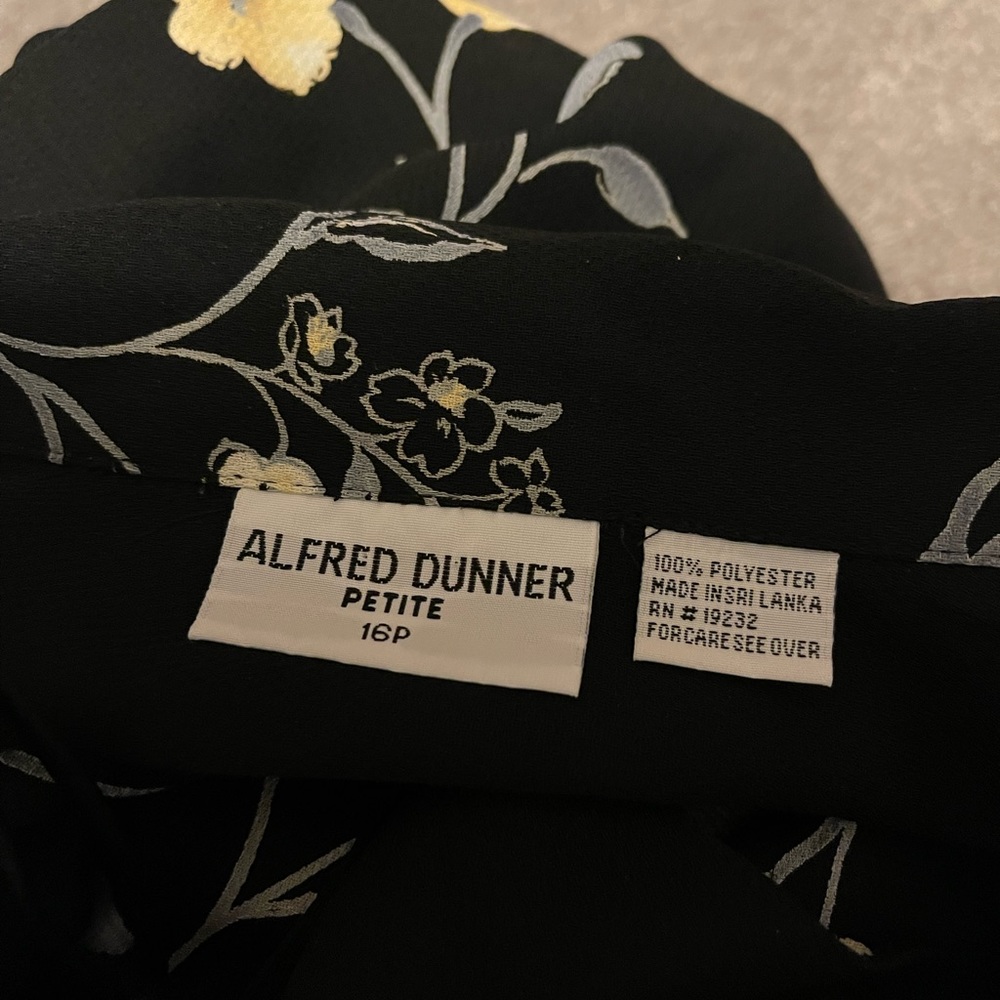 Button down flower shirt - Picture 4 of 4